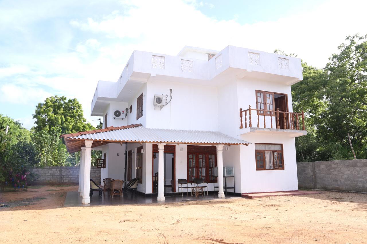 Hotel Whitehouse Tissamaharama Luaran gambar