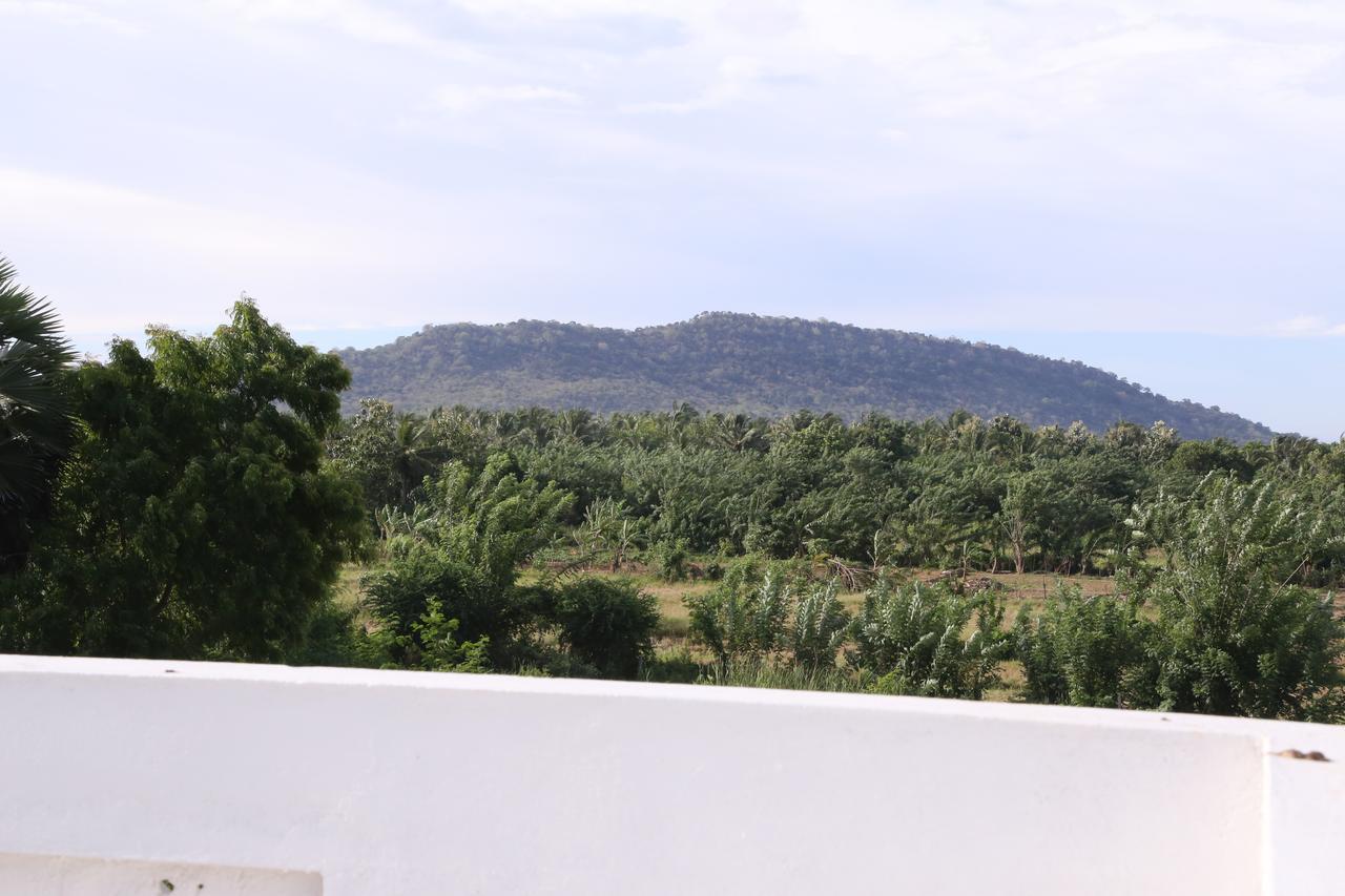 Hotel Whitehouse Tissamaharama Luaran gambar